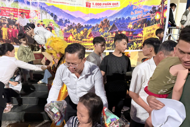 ÁNH TRĂNG TRÊN BUÔN LÀNG